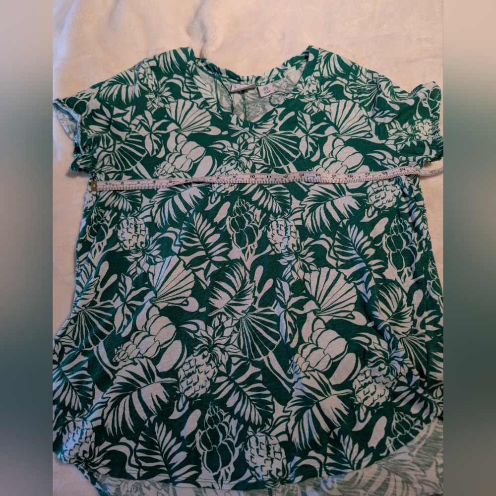 Nicole Miller Green & White Tropical Print Short Sleeve Top. 1x